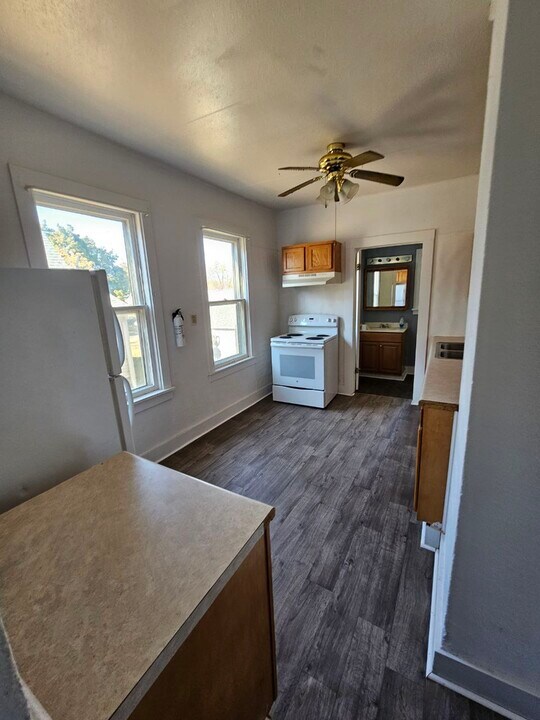 407 1st St NE in Oelwein, IA - Building Photo