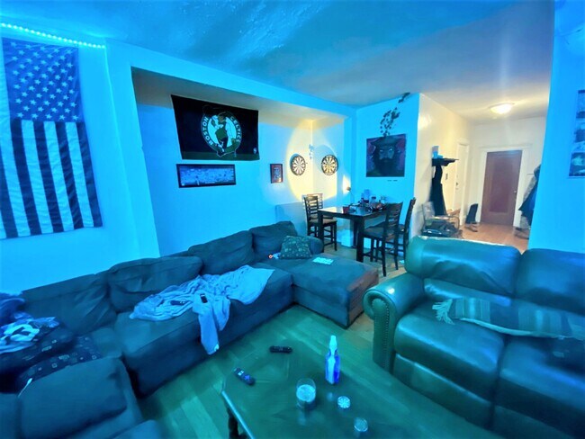 460 Park Dr, Unit B in Boston, MA - Foto de edificio - Building Photo