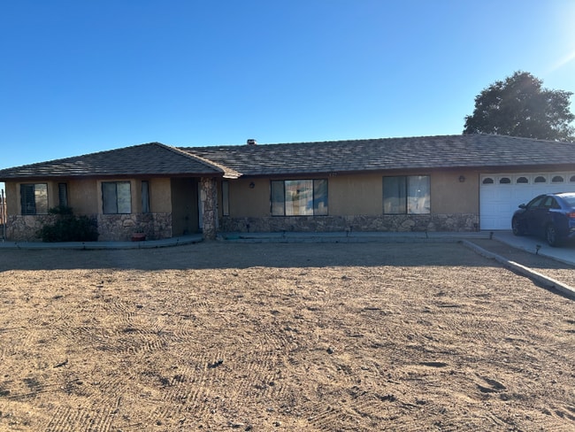 8177 Arcadia Ave in Hesperia, CA - Foto de edificio - Building Photo