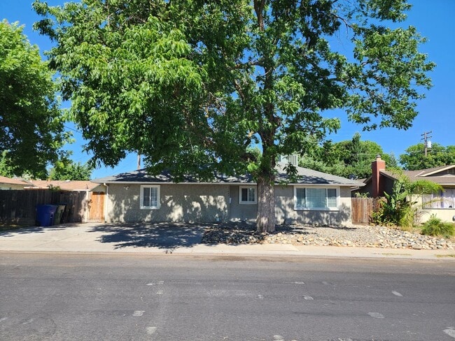 1965 Debonaire Dr in Modesto, CA - Building Photo - Building Photo