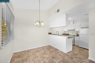 5450 Concord Blvd in Concord, CA - Building Photo - Building Photo