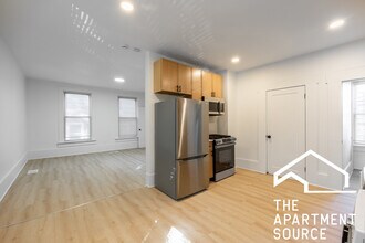 2301 N Leavitt St, Unit 1 in Chicago, IL - Building Photo - Building Photo