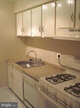 11200 Chestnut Grove Square in Reston, VA - Building Photo - Building Photo