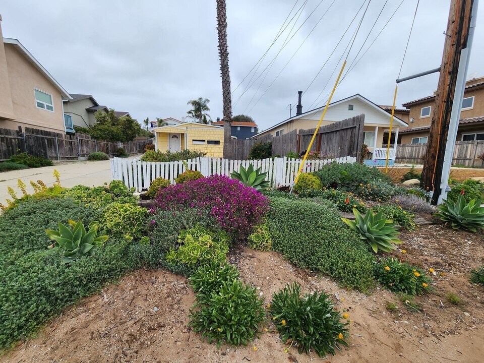 1729 Newport Ave in Grover Beach, CA - Building Photo