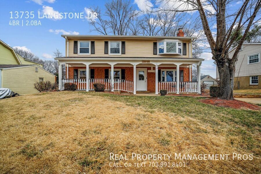 13735 Langstone Dr in Woodbridge, VA - Building Photo