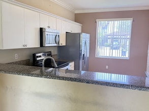 9084 SW 153rd Ct in Miami, FL - Foto de edificio - Building Photo
