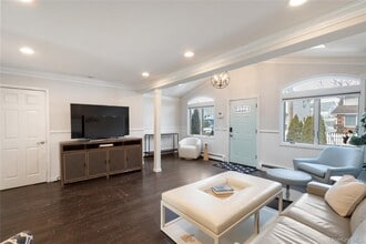 6 Charles Pl in Bayville, NY - Building Photo - Building Photo