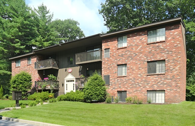 Crescent Village Apartments in Clifton Park, NY - Building Photo - Building Photo