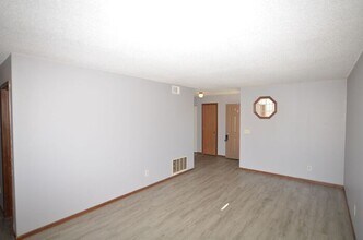 404 Sky Vue Dr-Unit -Unit B in Raymore, MO - Building Photo - Building Photo