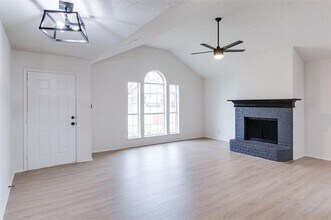 5005 Button Willow Dr in Fort Worth, TX - Building Photo - Building Photo