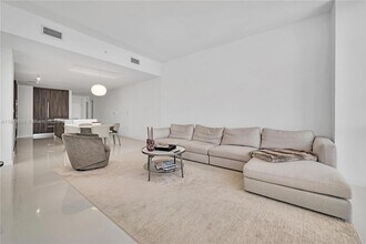 851 NE 1st Ave, Unit 1701 in Miami, FL - Building Photo - Building Photo