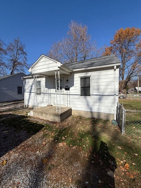 2256 Sweetser Ave in Evansville, IN - Building Photo