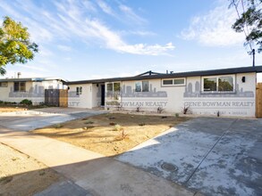 4597 Acoma Ave in San Diego, CA - Building Photo - Building Photo