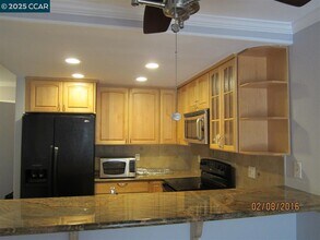 327 Pantano Cir in Pacheco, CA - Building Photo - Building Photo