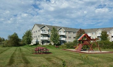 Bridgewater Estates in Alexandria, MN - Foto de edificio - Building Photo