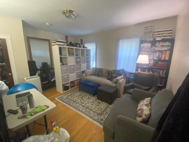 105 Brookline St, Unit 1 in Cambridge, MA - Foto de edificio - Building Photo