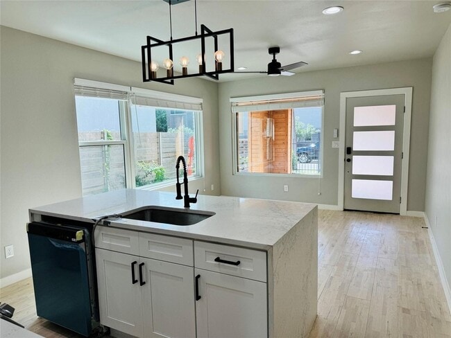 4609 Virginia Ave, Unit 102 in Dallas, TX - Building Photo - Building Photo