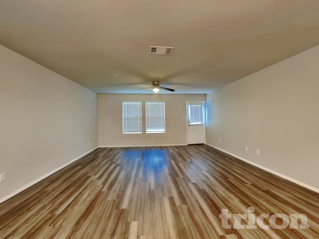 2423 Pechora Pipit in New Braunfels, TX - Foto de edificio - Building Photo