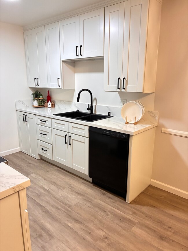 400 E Live Oak St, Unit 30 in San Gabriel, CA - Building Photo - Building Photo