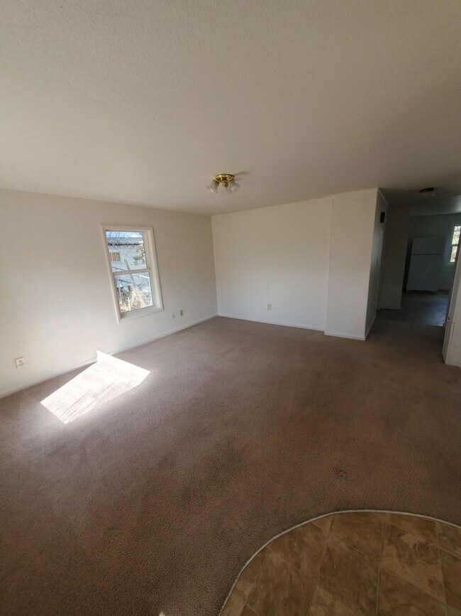 527 Upham St-Unit -527 in Klamath Falls, OR - Building Photo - Building Photo