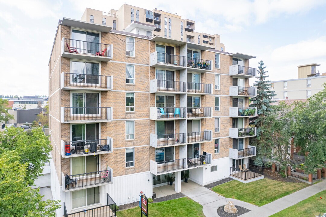 Horizon Park in Calgary, AB - Building Photo
