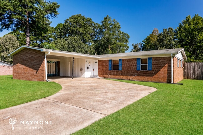 property at 927 W Lakeview Cir