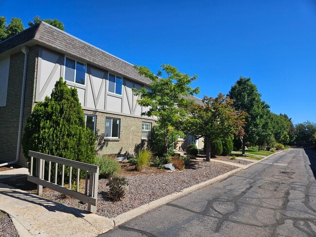 5004 E Hinsdale Pl in Centennial, CO - Building Photo - Building Photo