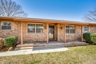 601 N Walnut Creek Dr in Mansfield, TX - Building Photo - Building Photo