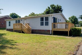 261 Santa Monica Blvd in Gallatin, TN - Foto de edificio - Building Photo