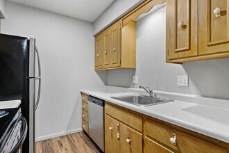 4934 Whitcomb Dr in Madison, WI - Building Photo - Building Photo