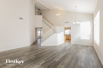 8600 Danza Del Sol Dr in Las Vegas, NV - Building Photo - Building Photo