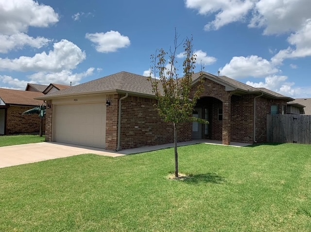 925 Heather Ln in Moore, OK - Building Photo - Building Photo