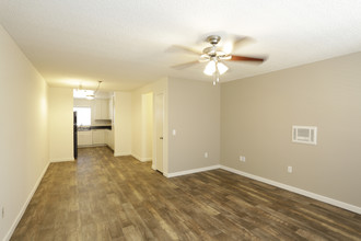 Elan Village North in Oceanside, CA - Building Photo - Interior Photo