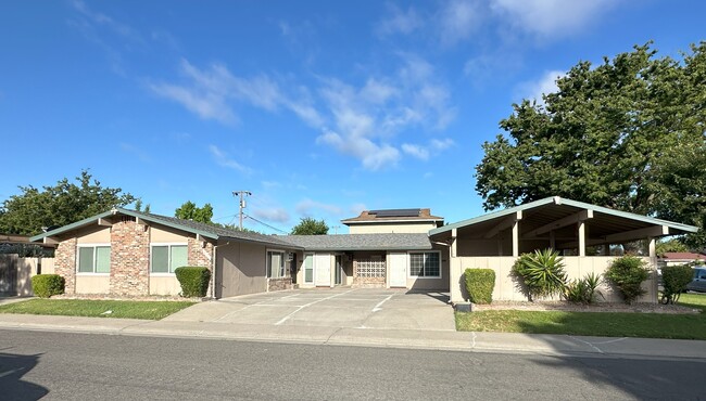 429 Vincente Way in Stockton, CA - Building Photo - Building Photo