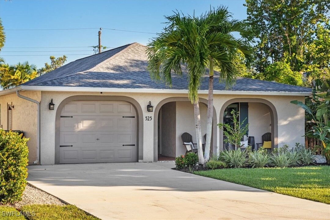 525 108th Ave N in Naples, FL - Building Photo