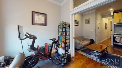 722 Tenth Avenue in New York, NY - Building Photo - Building Photo