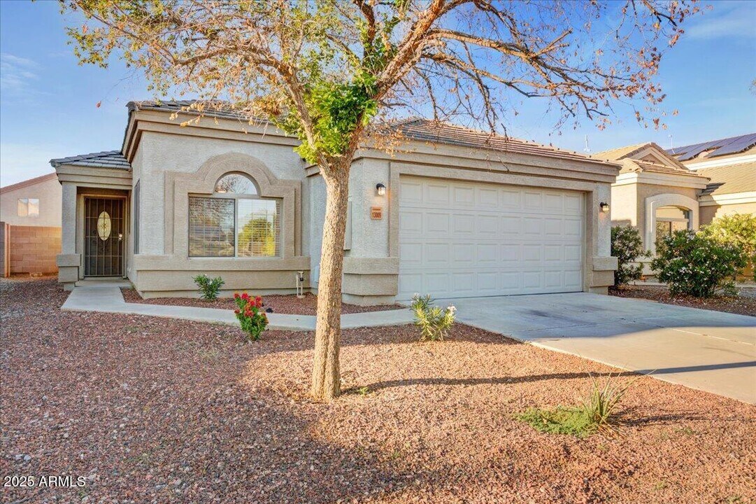 13009 W Port Royale Ln in El Mirage, AZ - Building Photo
