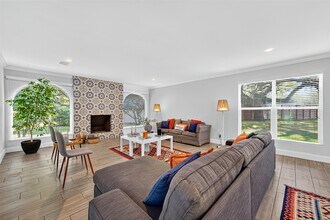 818 Silvergate Dr in Houston, TX - Building Photo - Building Photo