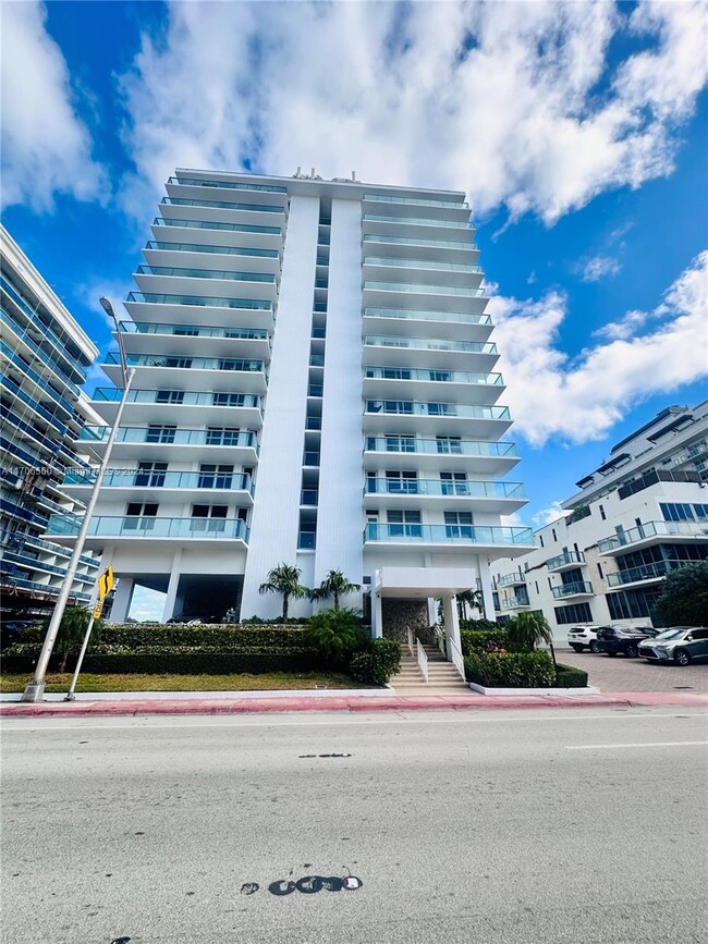 9511 Collins Ave in Surfside, FL - Building Photo - Building Photo