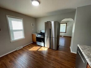 2823 Pittsburgh Ave, Unit Room in Erie, PA - Foto de edificio - Building Photo