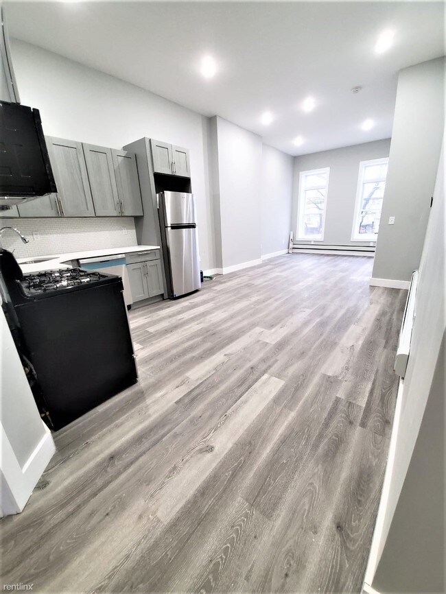372 Forrest St-Unit -Apt 2 in Jersey City, NJ - Building Photo - Building Photo