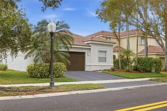 1039 Bluewood Terrace in Weston, FL - Building Photo - Building Photo