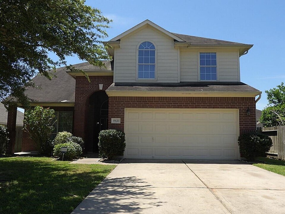 15127 Brookwood Bridge Ln in Sugar Land, TX - Foto de edificio
