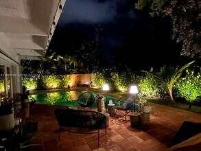 240 Greenwood Dr in Key Biscayne, FL - Building Photo - Building Photo