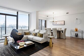 Two St. Thomas Yorkville Rental Living in Toronto, ON - Building Photo - Building Photo