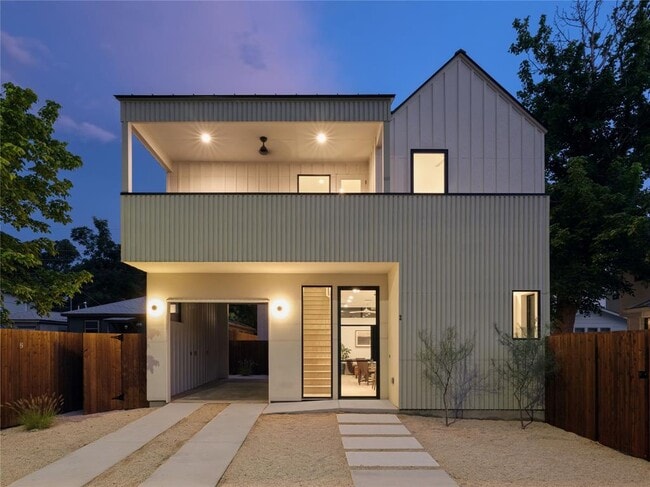 2206 Holly St in Austin, TX - Building Photo - Building Photo