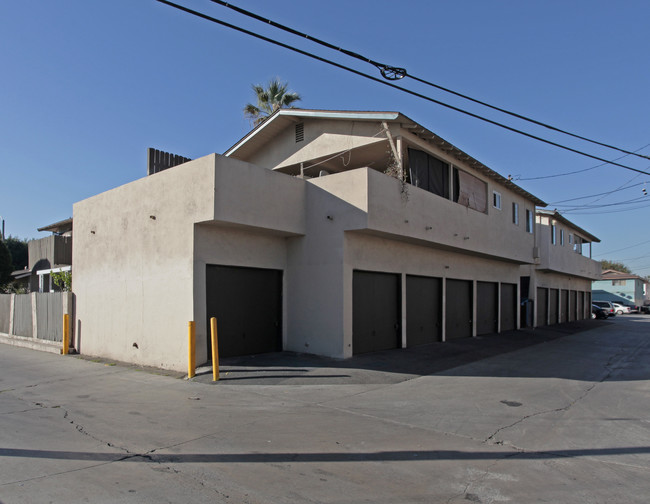 1735 W Ball Rd in Anaheim, CA - Building Photo - Building Photo