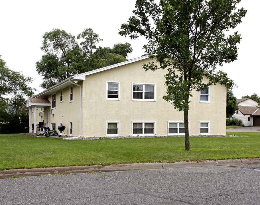 705 3rd St E in Monticello, MN - Building Photo