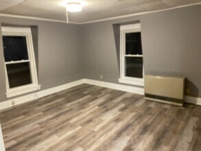 47 Myrtle St-Unit -Apt 7 in Claremont, NH - Building Photo - Building Photo