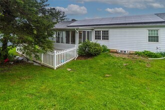 37 Clover Hill Dr in Poughkeepsie, NY - Building Photo - Building Photo